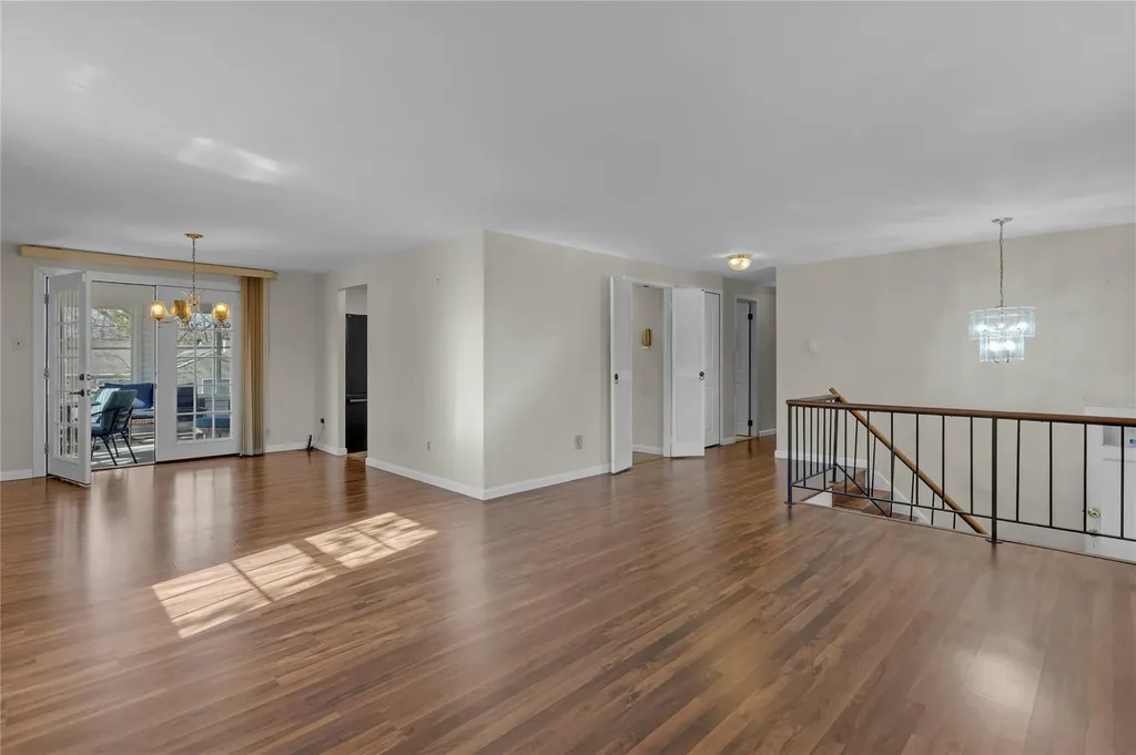 6 Winside Lane Coram NY 11727