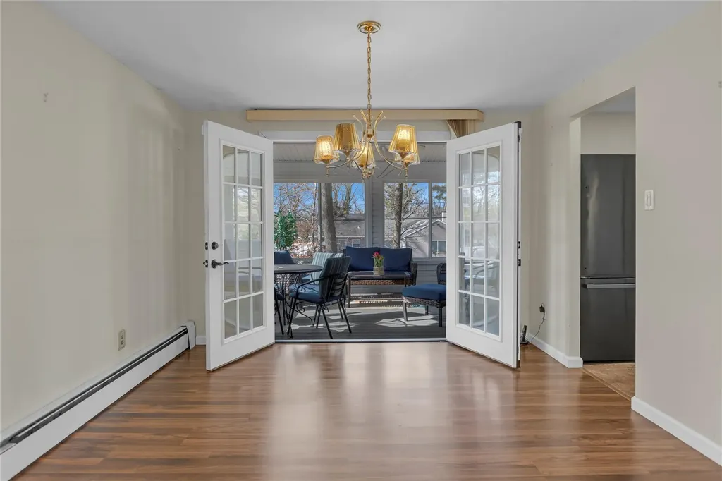 6 Winside Lane Coram NY 11727
