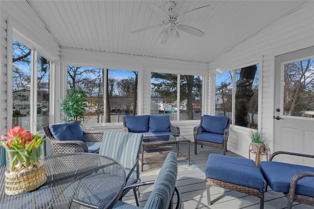 6 Winside Lane Coram NY 11727