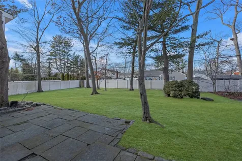6 Winside Lane Coram NY 11727