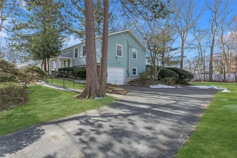 6 Winside Lane Coram NY 11727