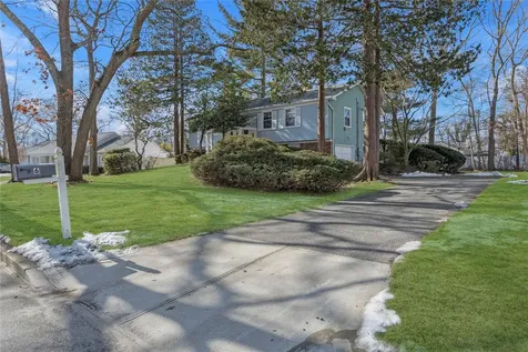 6 Winside Lane Coram NY 11727