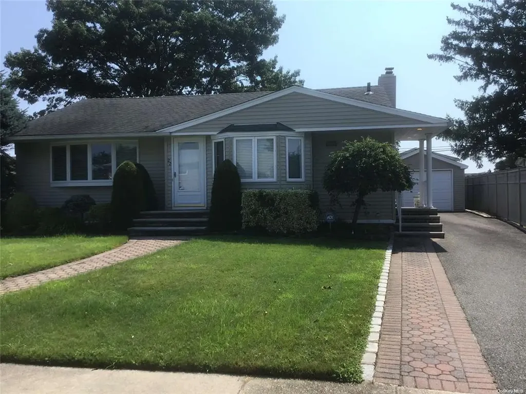 22 Hunter Lane Hicksville NY 11801