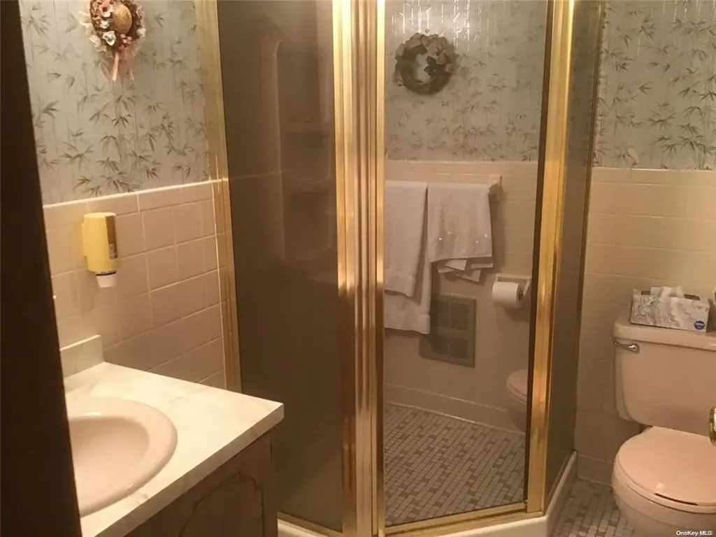 22 Hunter Lane Hicksville NY 11801