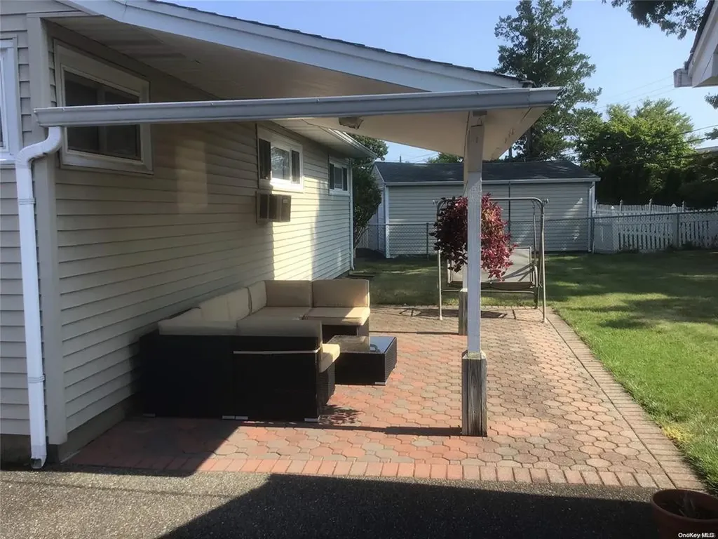 22 Hunter Lane Hicksville NY 11801