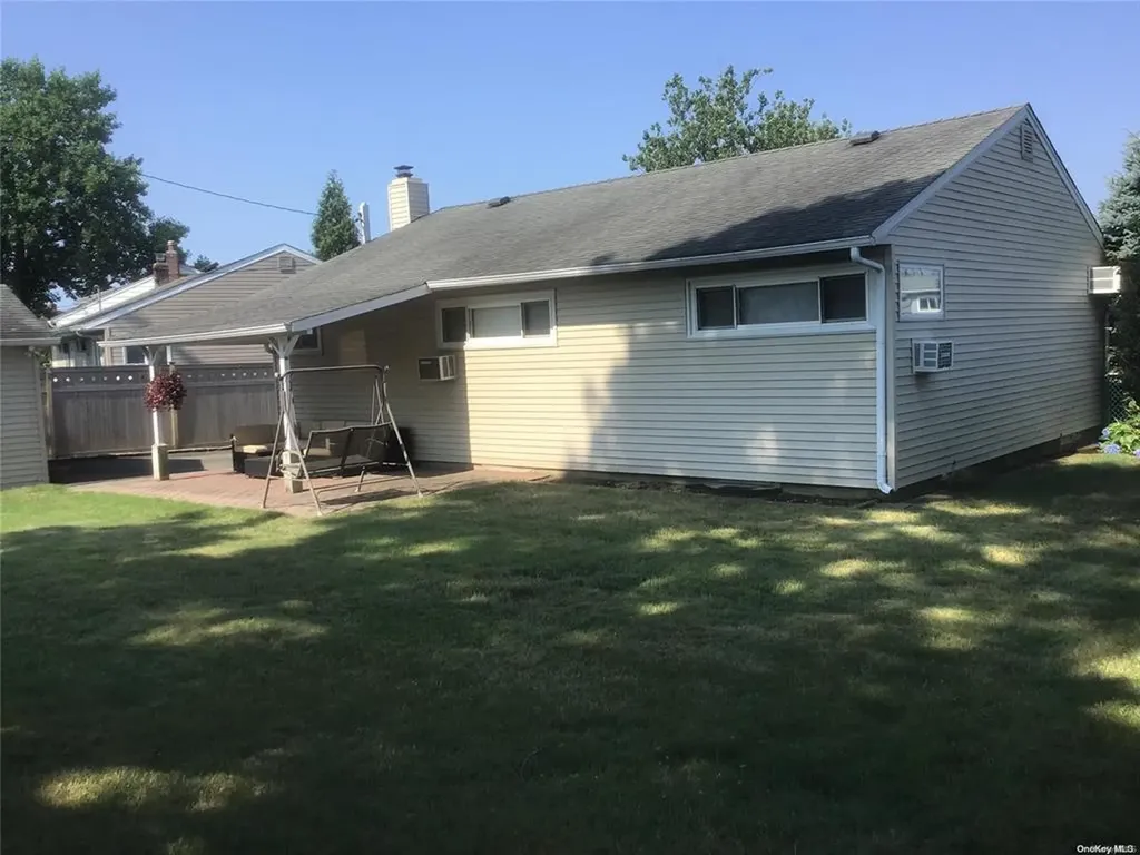 22 Hunter Lane Hicksville NY 11801