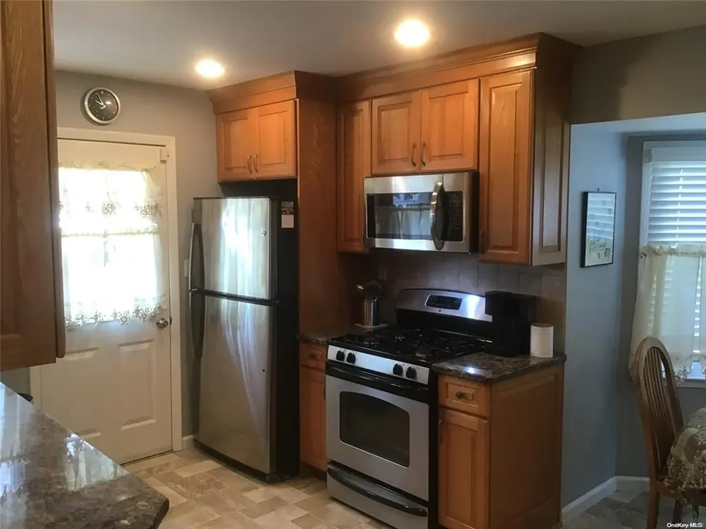 22 Hunter Lane Hicksville NY 11801