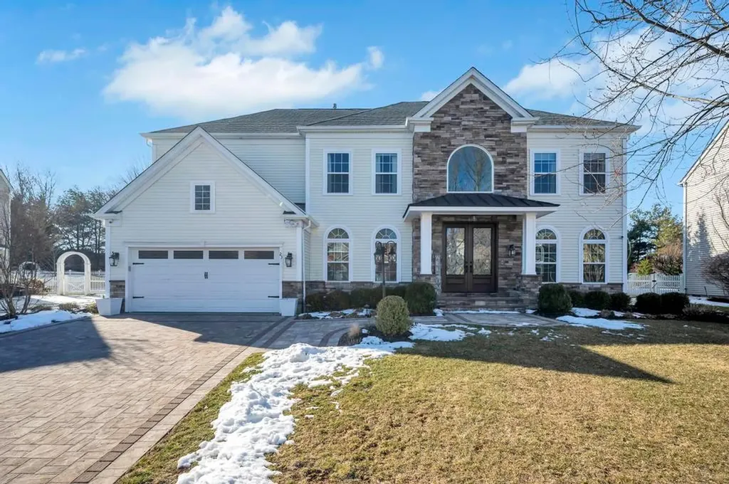 23 Pinehurst Drive Mount Sinai NY 11766