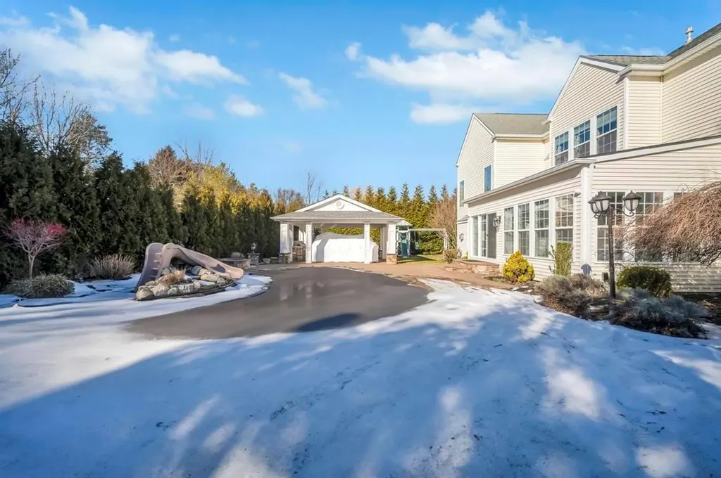 23 Pinehurst Drive Mount Sinai NY 11766