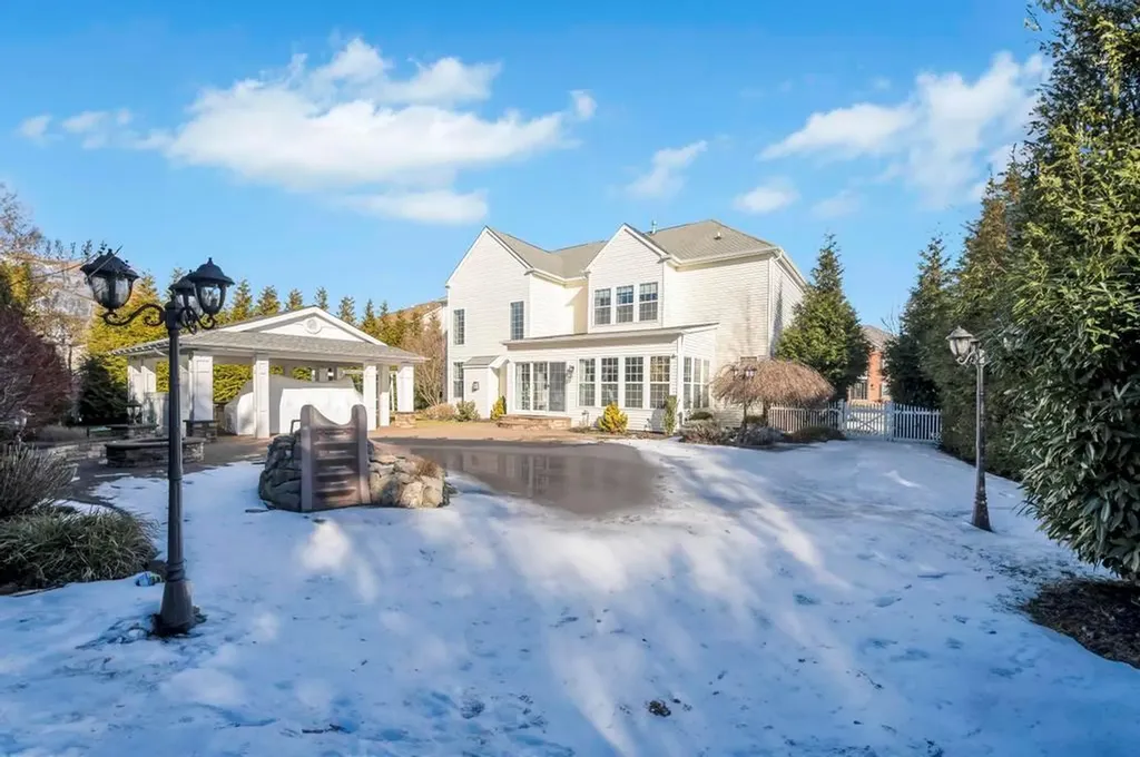 23 Pinehurst Drive Mount Sinai NY 11766