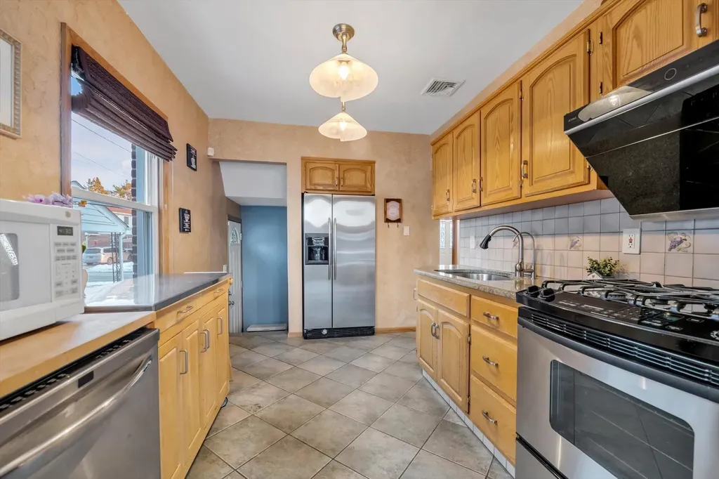 405 Mcnulty Place New Hyde Park NY 11040