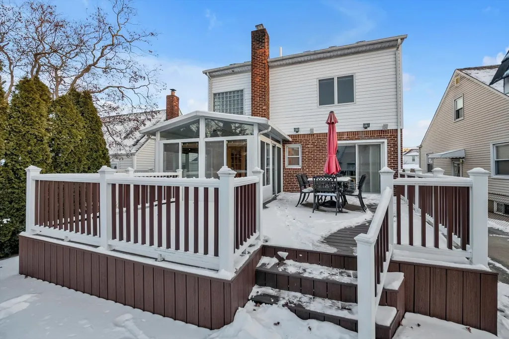 405 Mcnulty Place New Hyde Park NY 11040