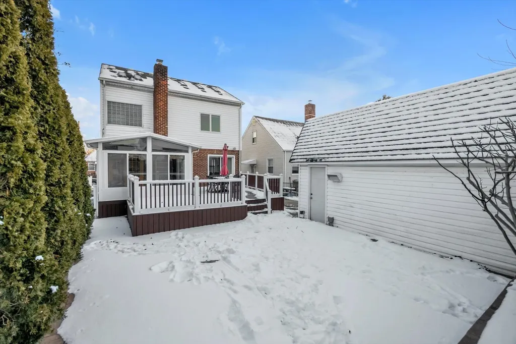 405 Mcnulty Place New Hyde Park NY 11040