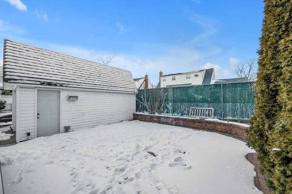 405 Mcnulty Place New Hyde Park NY 11040