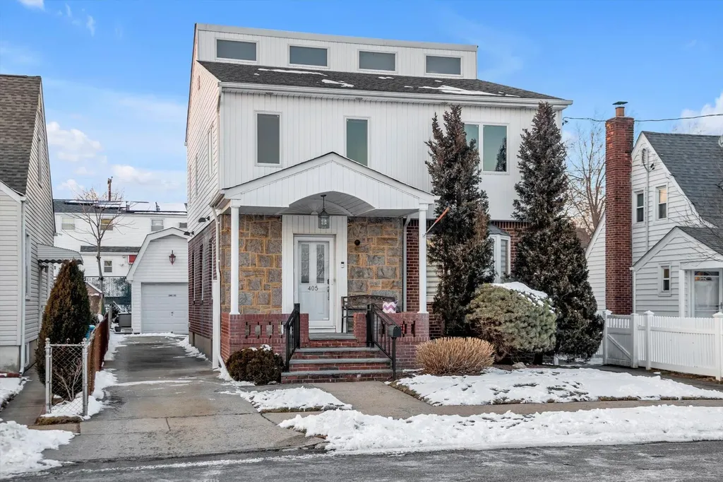 405 Mcnulty Place New Hyde Park NY 11040