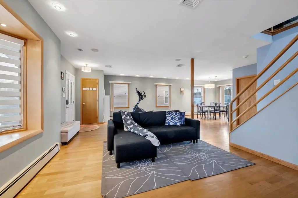 405 Mcnulty Place New Hyde Park NY 11040