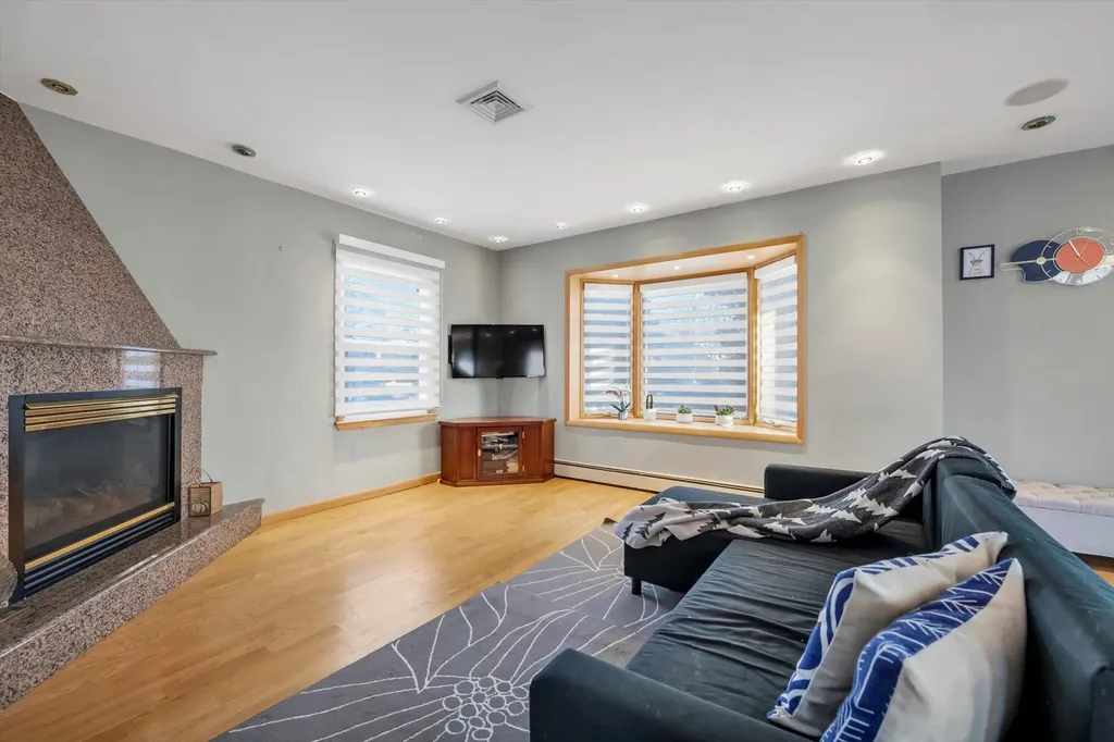 405 Mcnulty Place New Hyde Park NY 11040