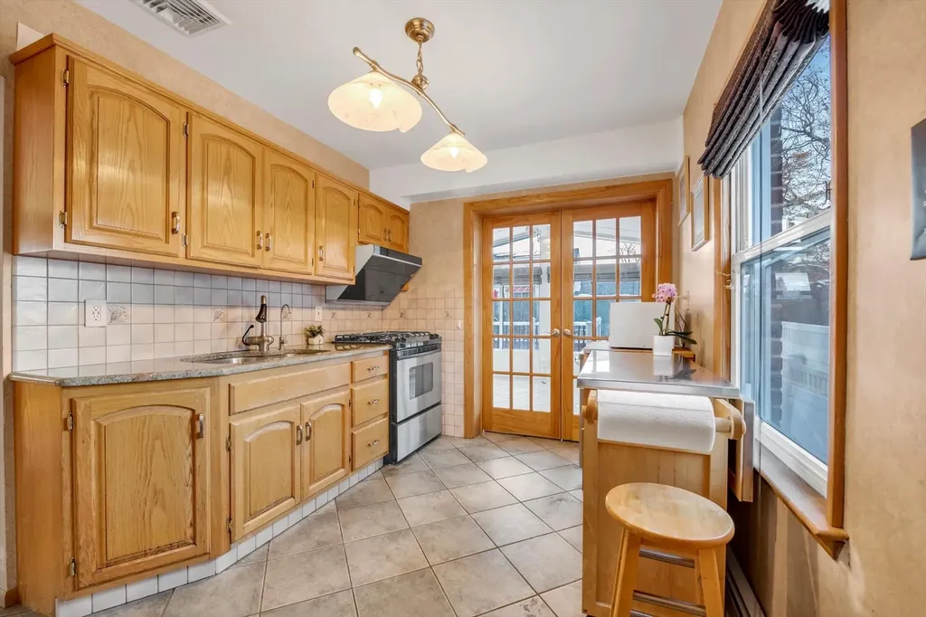 405 Mcnulty Place New Hyde Park NY 11040