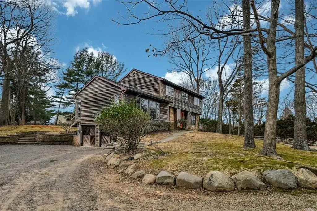 36 Bevin Road Northport NY 11768