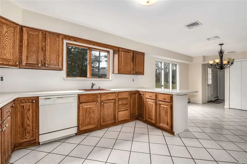 36 Bevin Road Northport NY 11768