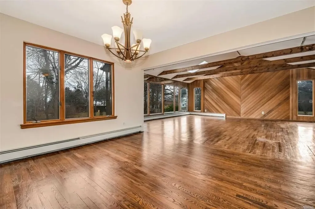 36 Bevin Road Northport NY 11768