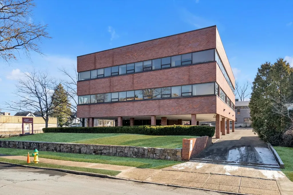 1 Summit Avenue White Plains NY 10606