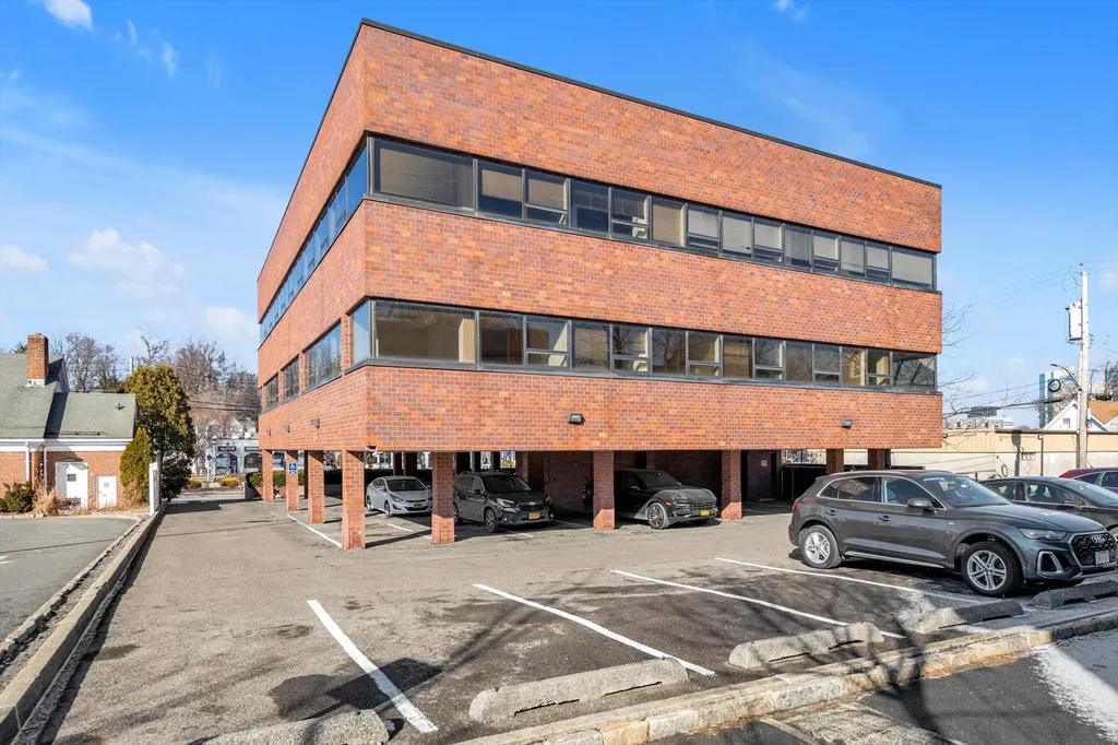 1 Summit Avenue White Plains NY 10606