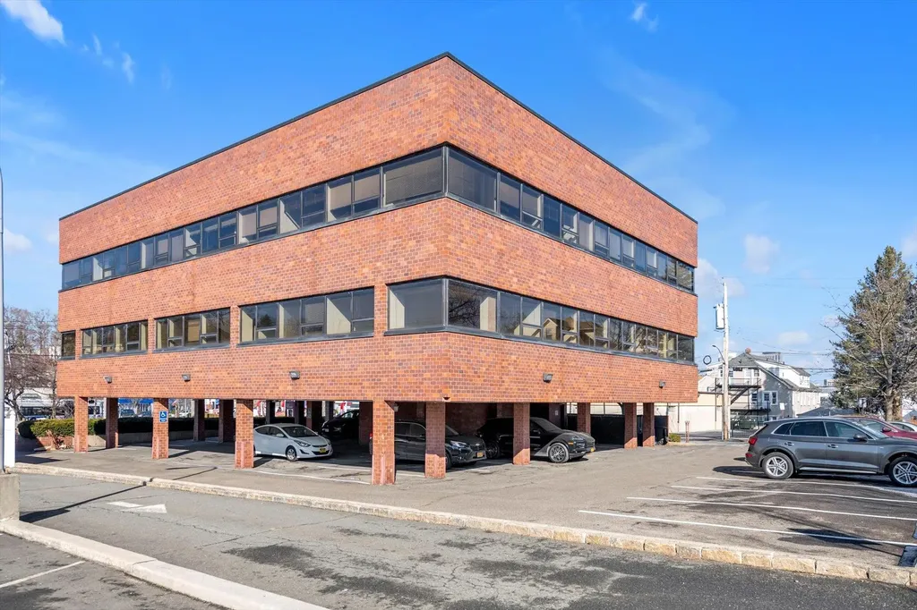 1 Summit Avenue White Plains NY 10606