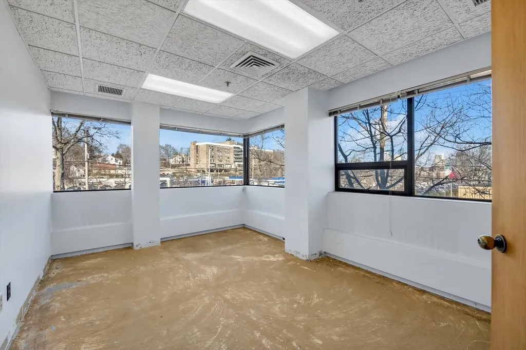 1 Summit Avenue White Plains NY 10606