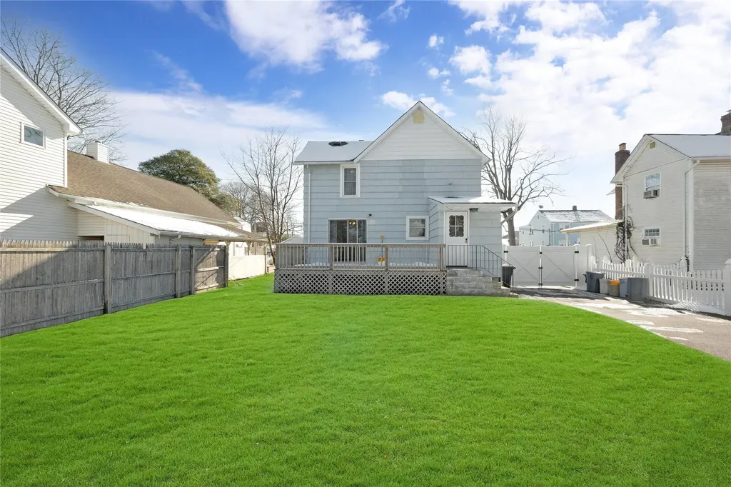 21 Elliot Place Islip NY 11751