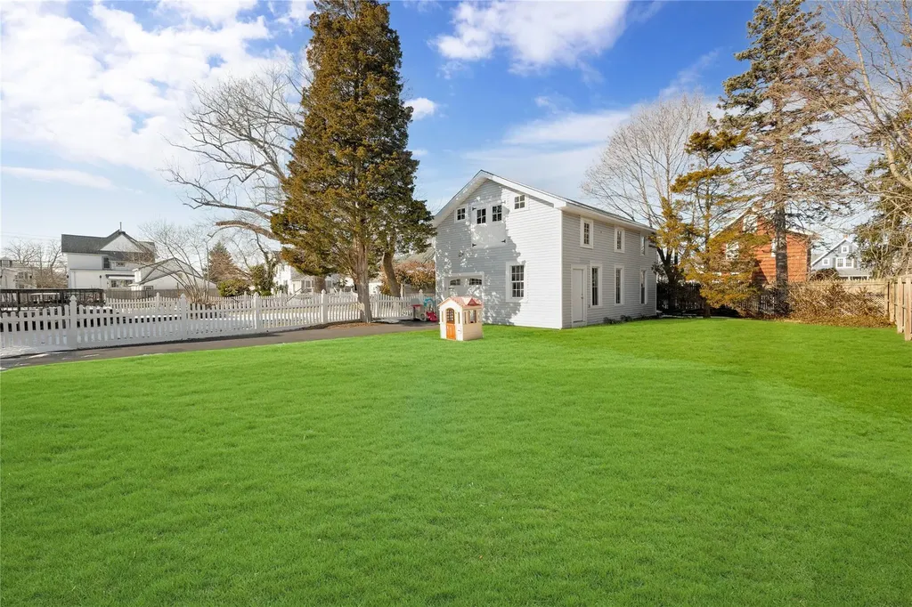 21 Elliot Place Islip NY 11751