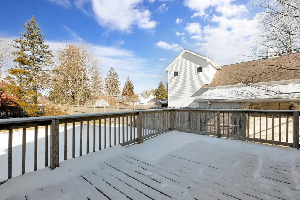 21 Elliot Place Islip NY 11751