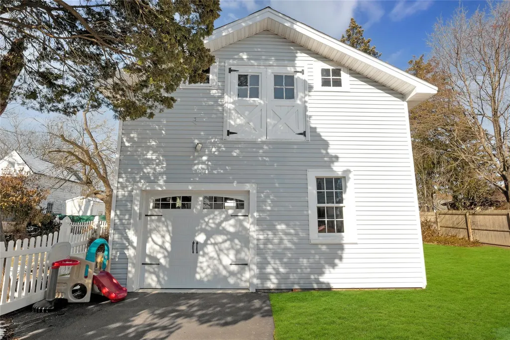 21 Elliot Place Islip NY 11751