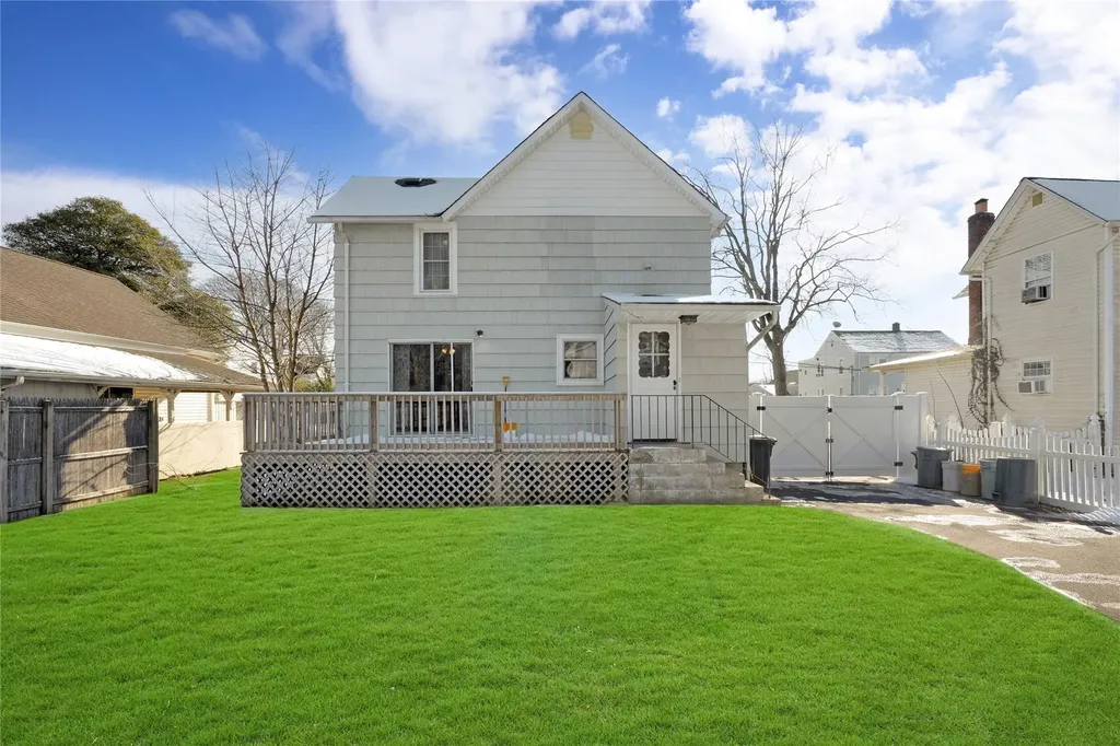 21 Elliot Place Islip NY 11751