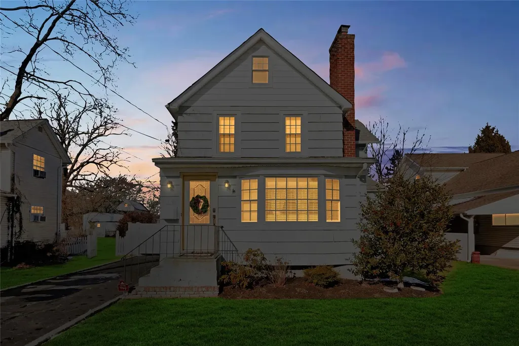 21 Elliot Place Islip NY 11751