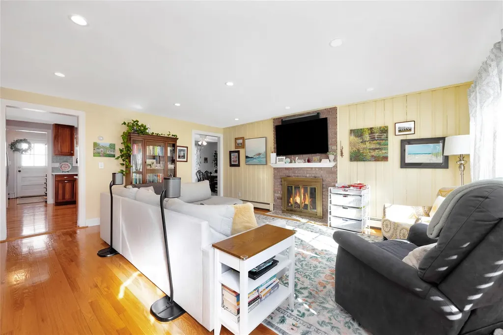 21 Elliot Place Islip NY 11751
