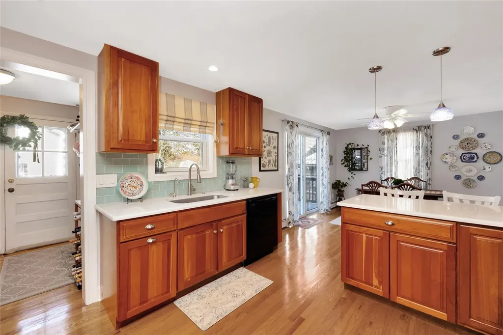 21 Elliot Place Islip NY 11751