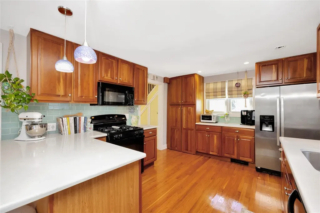 21 Elliot Place Islip NY 11751