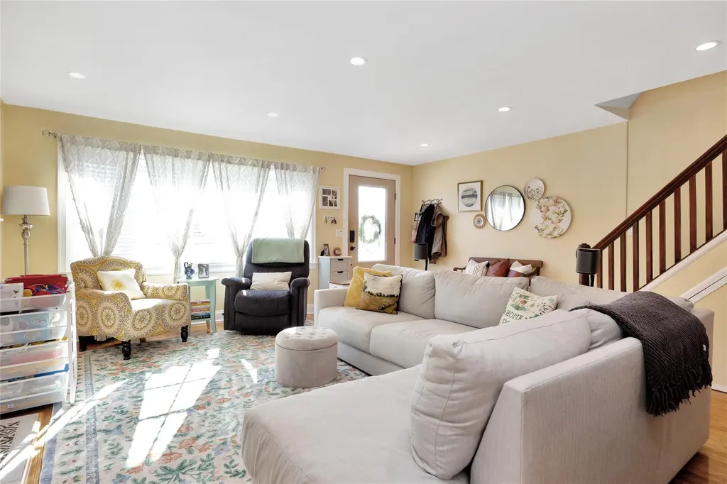 21 Elliot Place Islip NY 11751