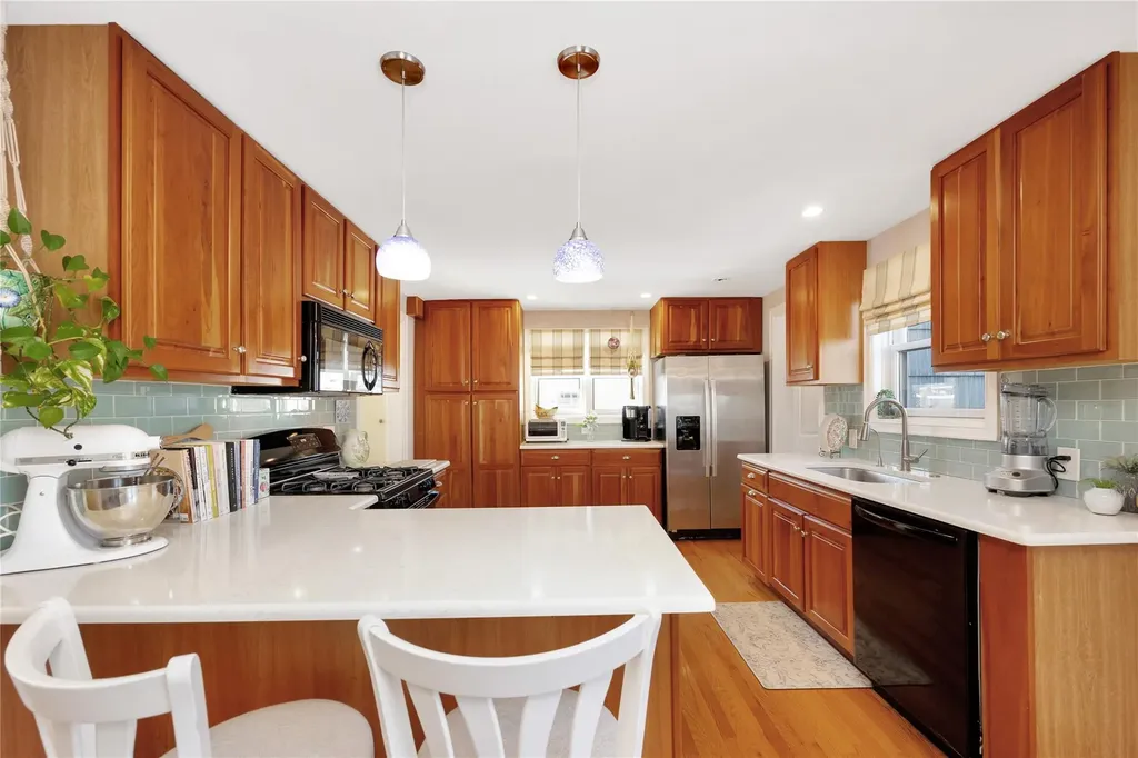 21 Elliot Place Islip NY 11751