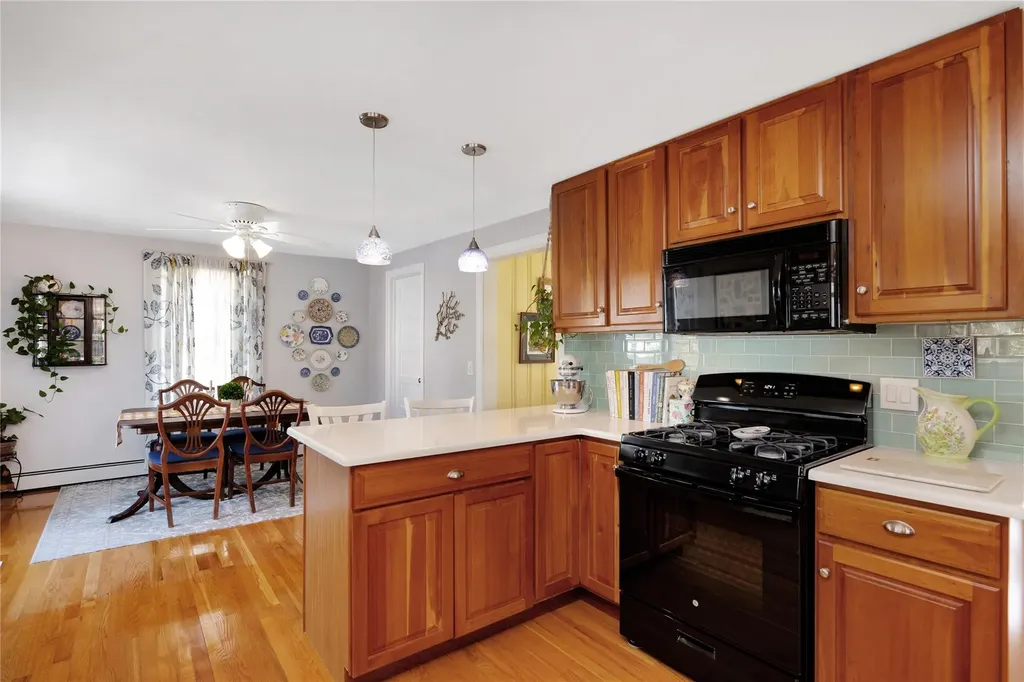 21 Elliot Place Islip NY 11751