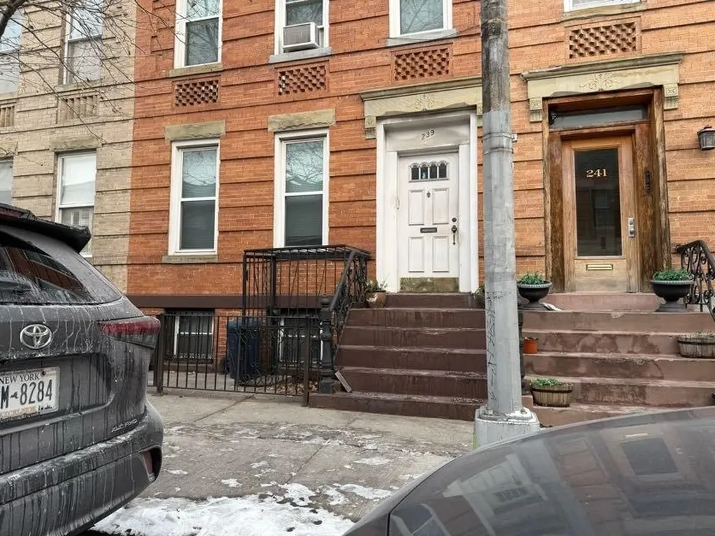 239 Jackson Street Brooklyn NY 11211