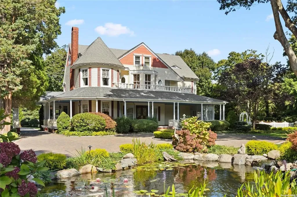 661 Middle Road Bayport NY 11705