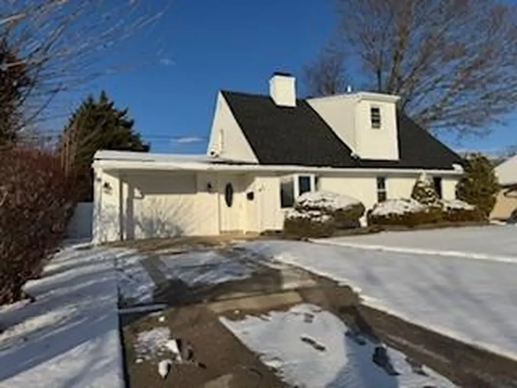 89 Sunrise Lane Levittown NY 11756