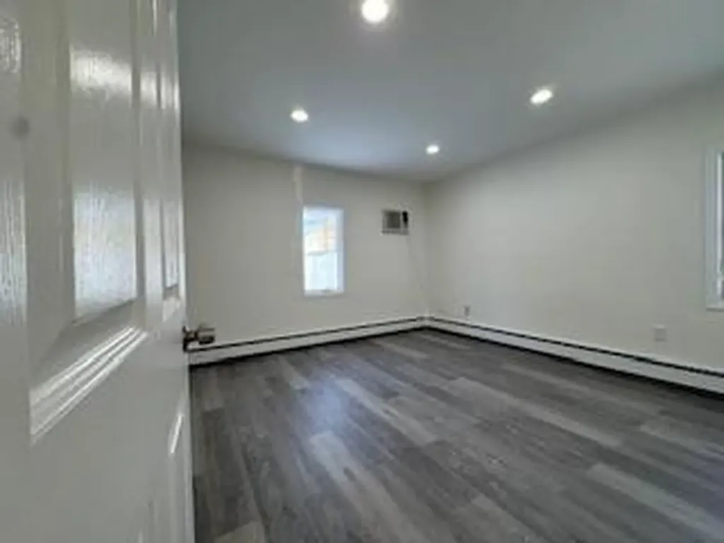 89 Sunrise Lane Levittown NY 11756