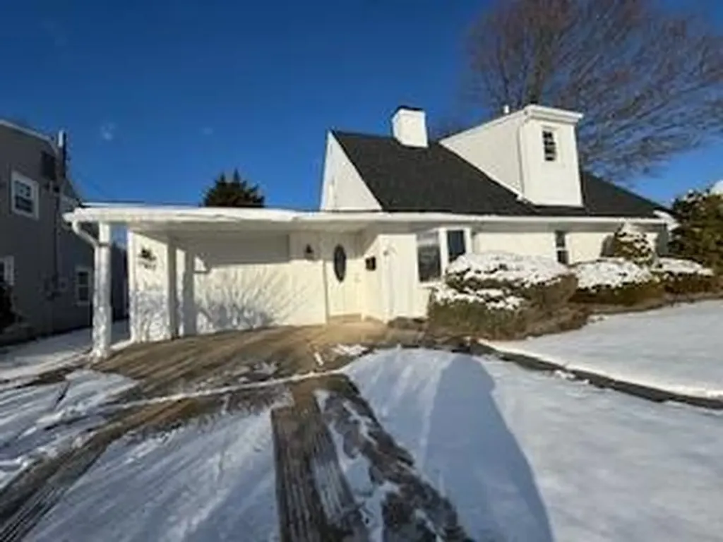 89 Sunrise Lane Levittown NY 11756
