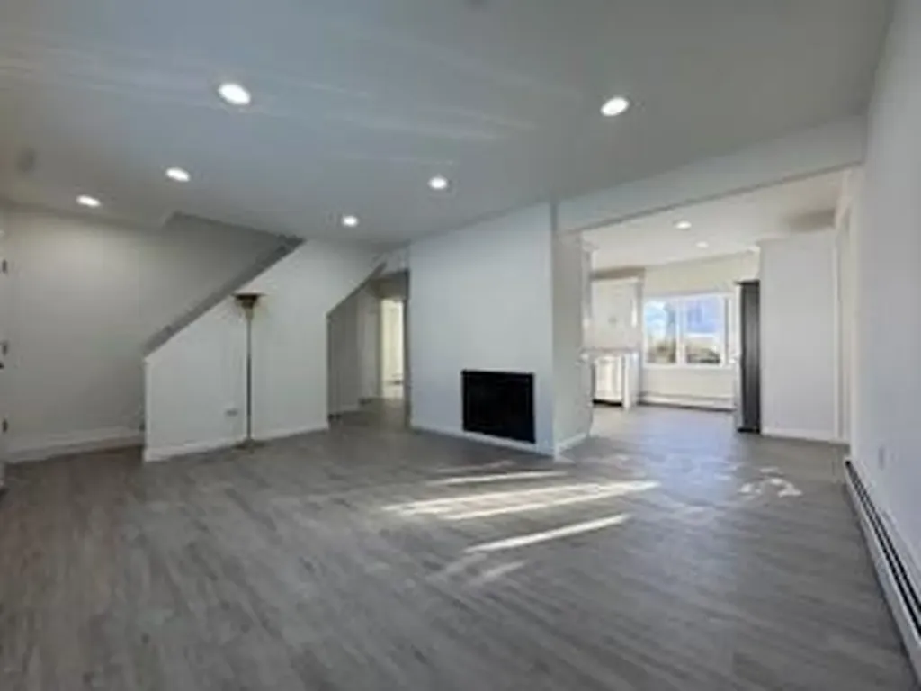 89 Sunrise Lane Levittown NY 11756