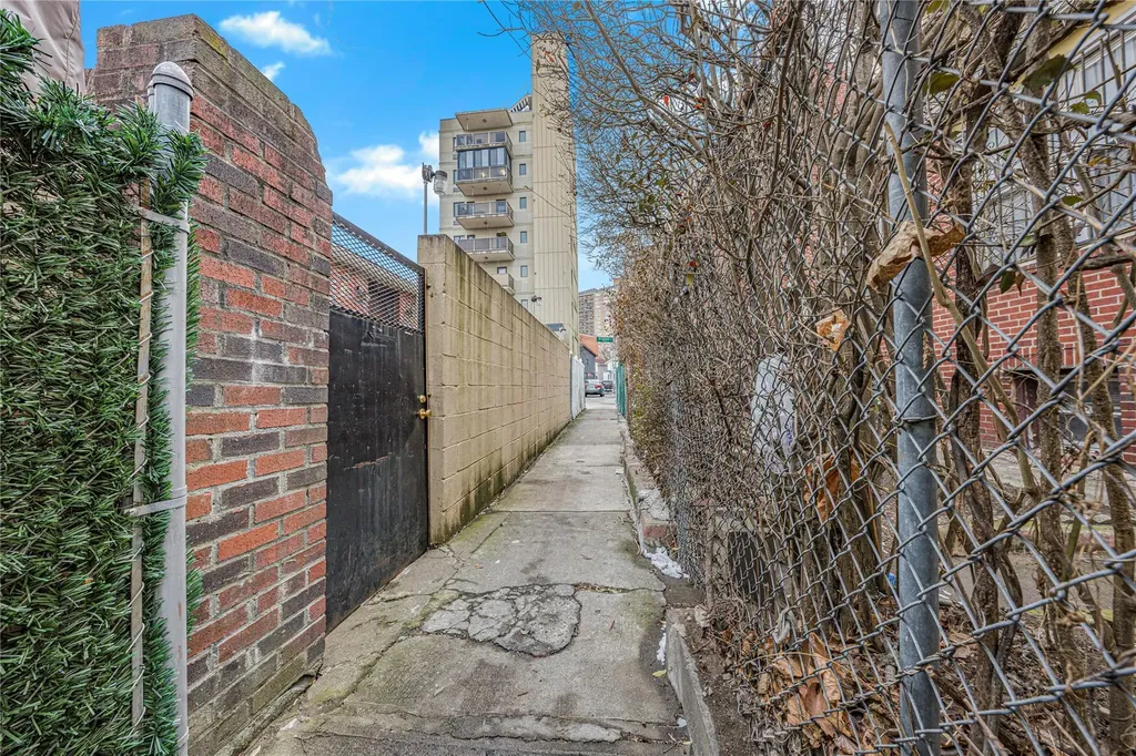 38 Brighton 1st Walk Brooklyn NY 11235