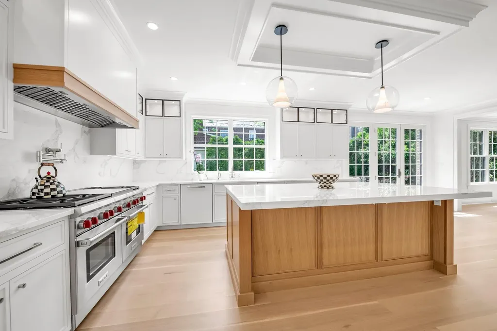 85 Dorchester Drive Manhasset NY 11030