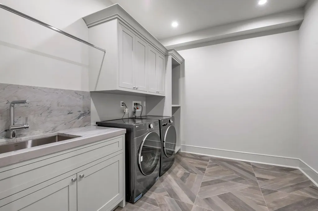 85 Dorchester Drive Manhasset NY 11030